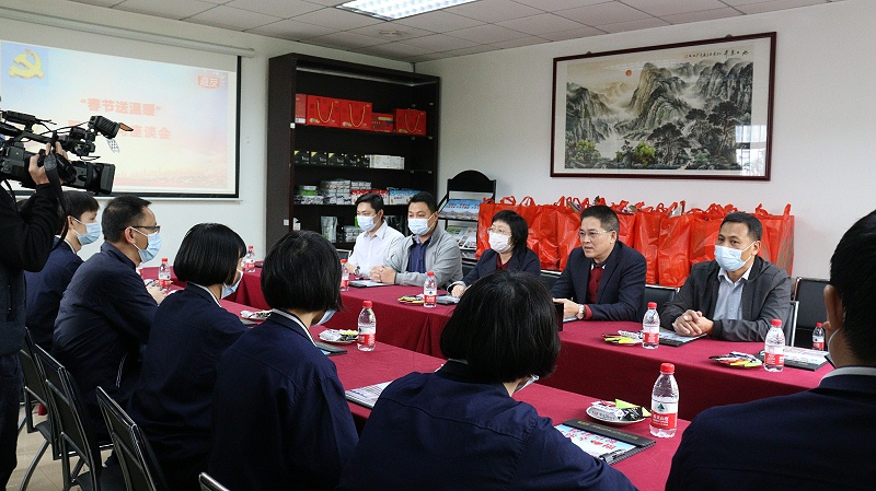 心系职工送温暖，新春慰问暖人心